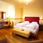 Pfeifer Zum Kirchenwirt Hotel 4*