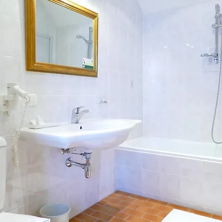 Pfeifer Zum Kirchenwirt Hotell 4*